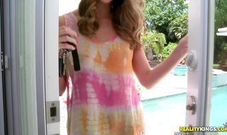 Pleasant Cadence Lux is about to have steamy sex session