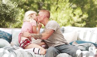 Goluptious blonde chick Chloe Foster uses her tender feet on a small prick